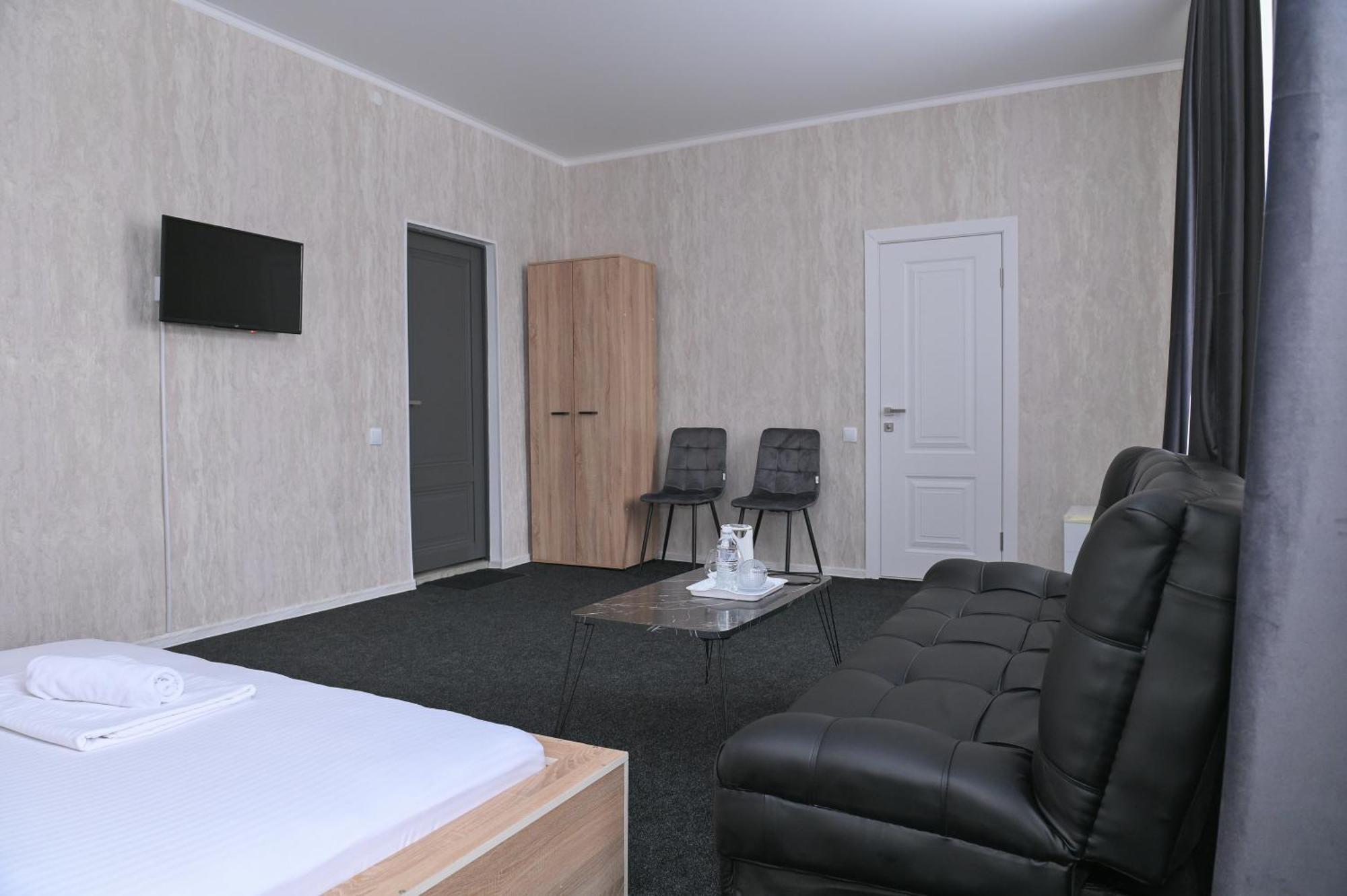 Hotel Fresh أكتوبي المظهر الخارجي الصورة
