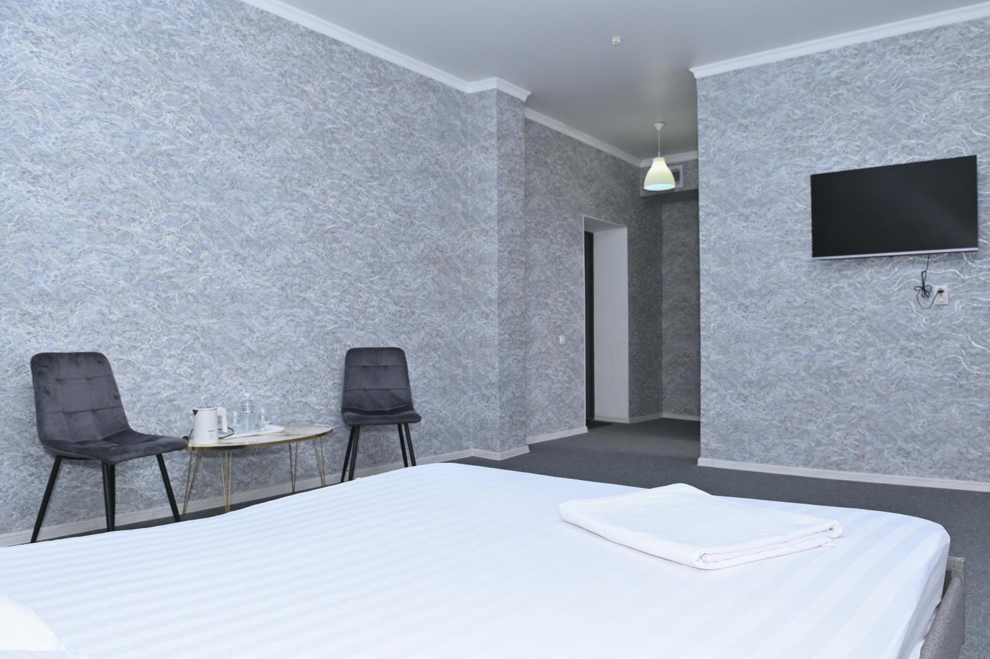 Hotel Fresh أكتوبي المظهر الخارجي الصورة